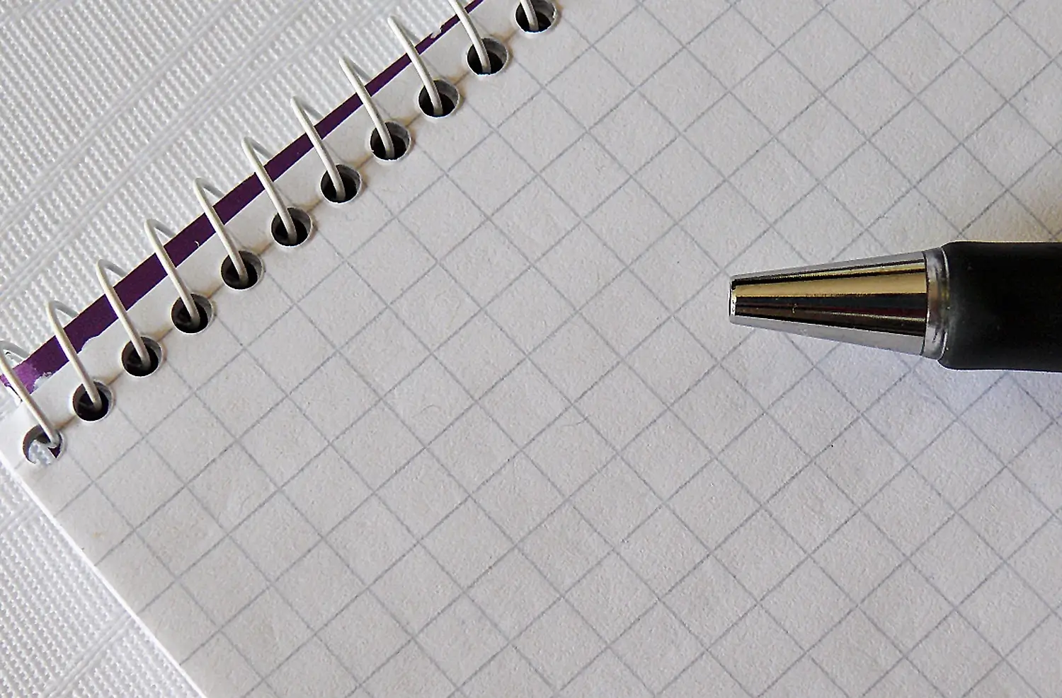 Papier kancelaryjny – czym się różni od zwykłego?