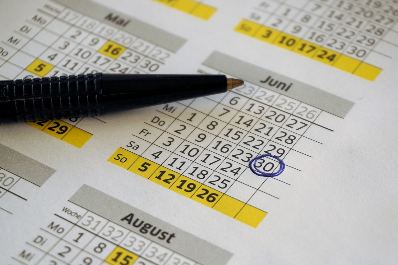 Rodzaje i zastosowanie kalendarzy biurowych